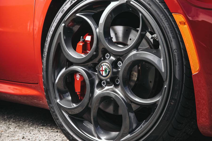Колеса Alfa Romeo 4C Launch Edition (960) 2015 года  (AU) (фото 10 из 40)
